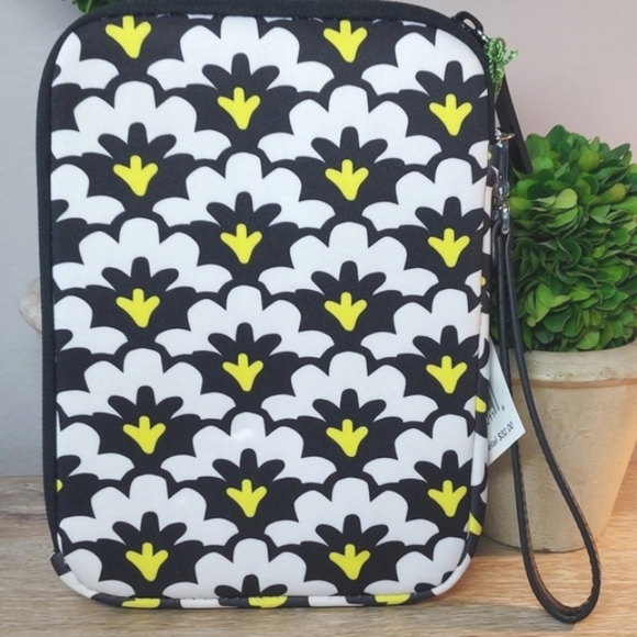 Vera Bradley Medium Neoprene Tablet Sleeve/Case~Fanfare~ NWT - Picture 1 of 3